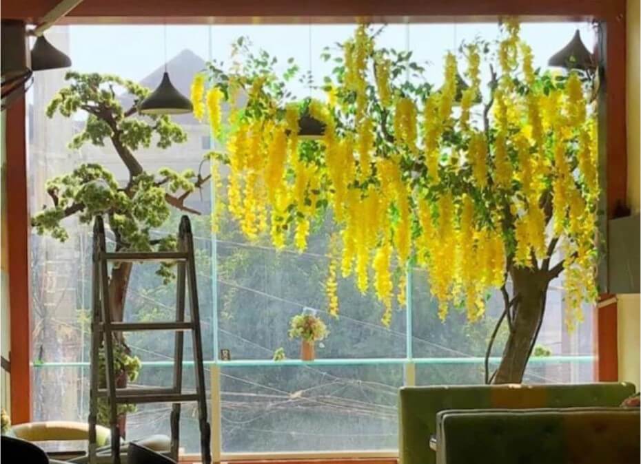 Cây Giả Trang Trí Không Gian – Xu Hướng Decor Xanh Hiện Đại 1 cây tử đằng giả